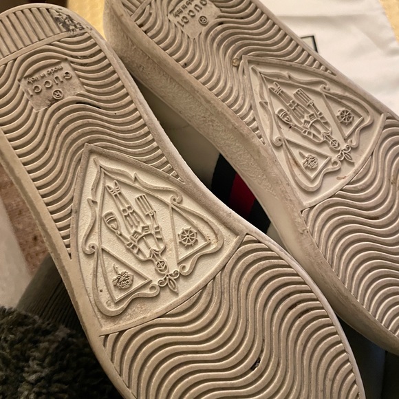Authentic Gucci Ace Sneakers with Bee - Picture 7 of 12